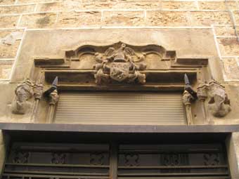 Escut a la fa�ana de cal Gallis�